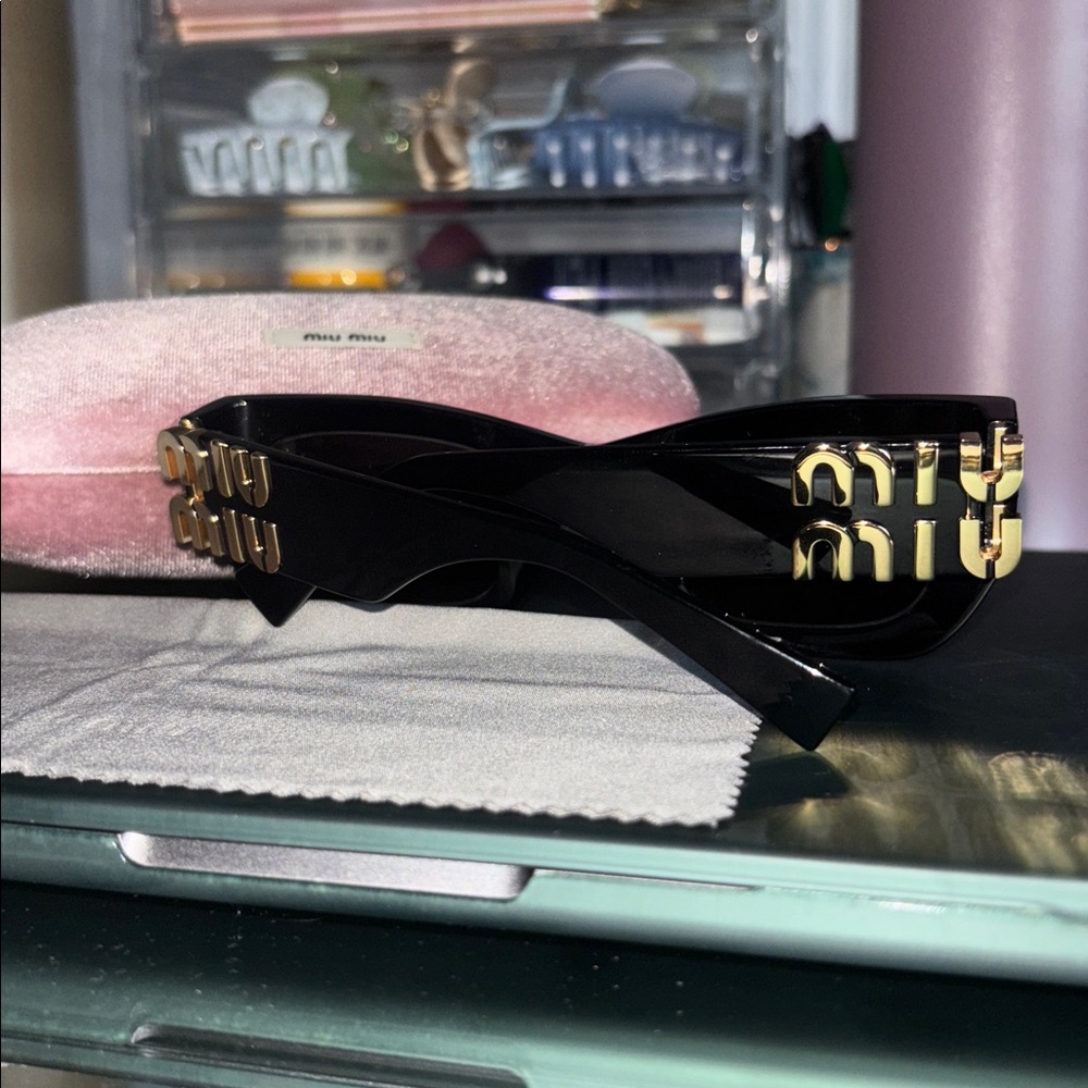 Miu Miu Glimpse Sunglasses SMU09W - Picture 7 of 9